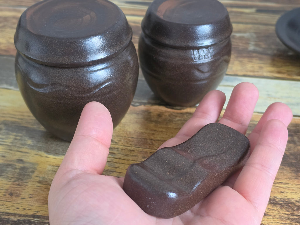 Korean Onggi Spoon Rest — Handcrafted Traditional Earthenware